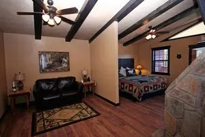 1460 honeymoon hills cabin exterior