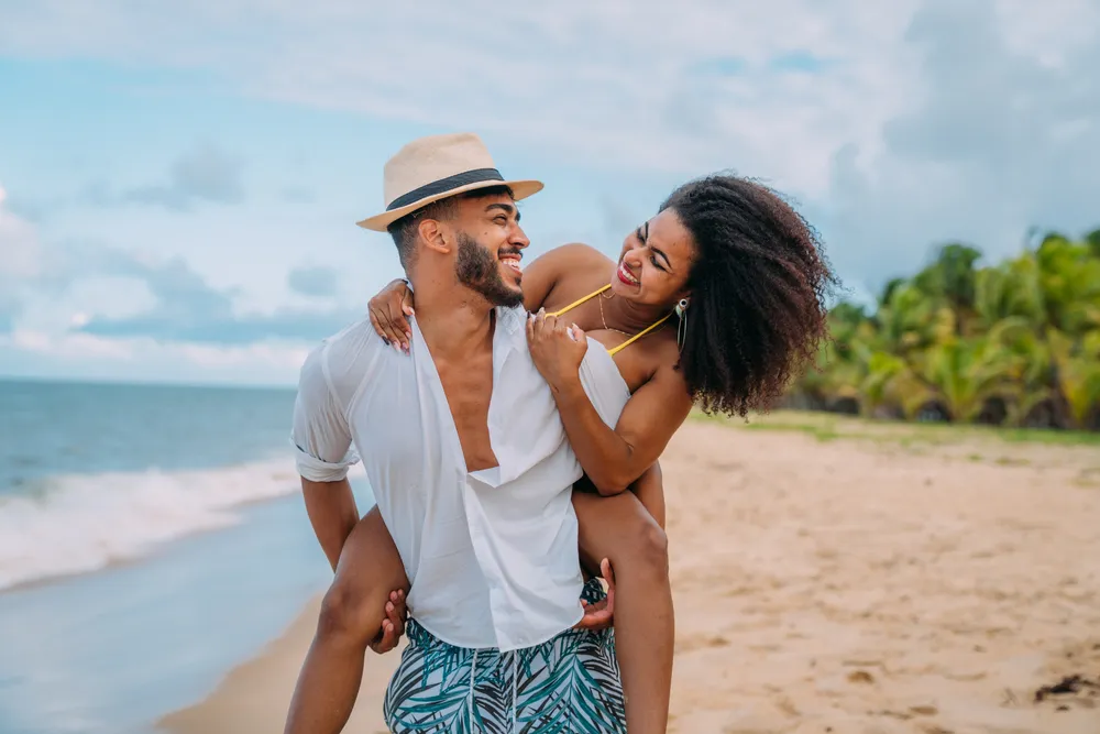 1471 beach honeymoon photoshoot