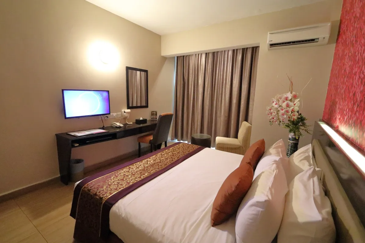 1493 honeymoon suite creative