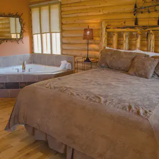 /img/1493-honeymoon-suite-props.webp