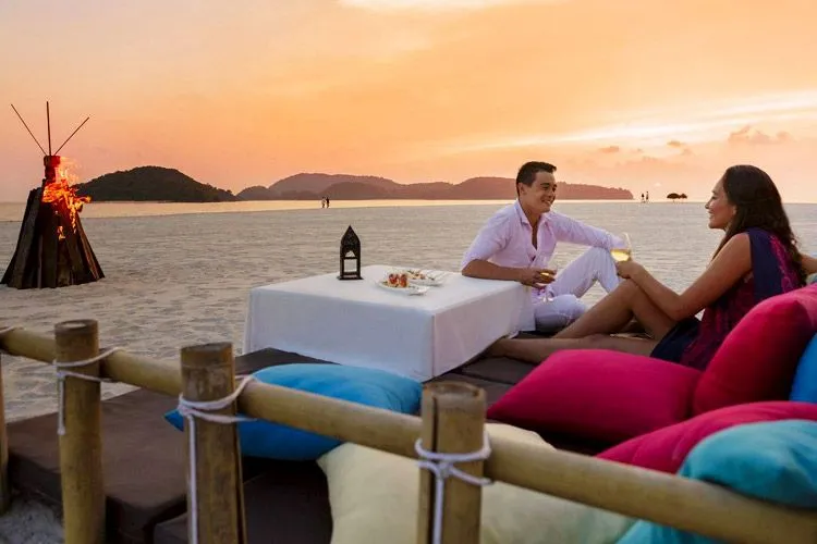 /img/1509-romantic-island-activities.webp