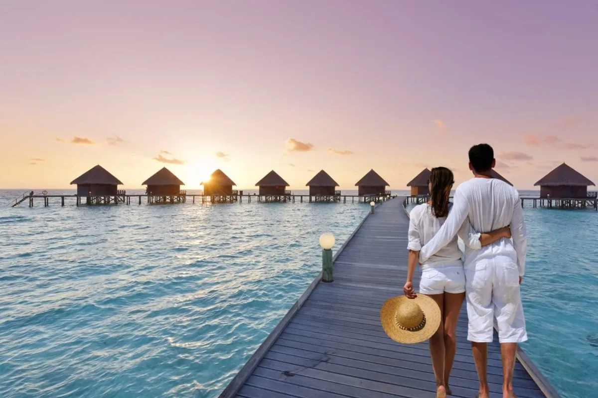 /img/1518-cruise-ship-sunset.webp