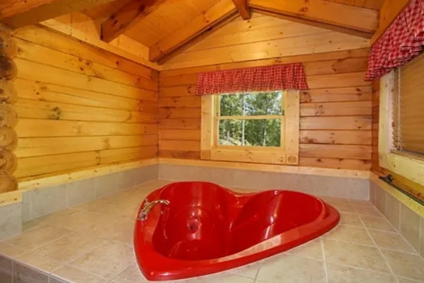 1532 honeymoon cabin fireplace