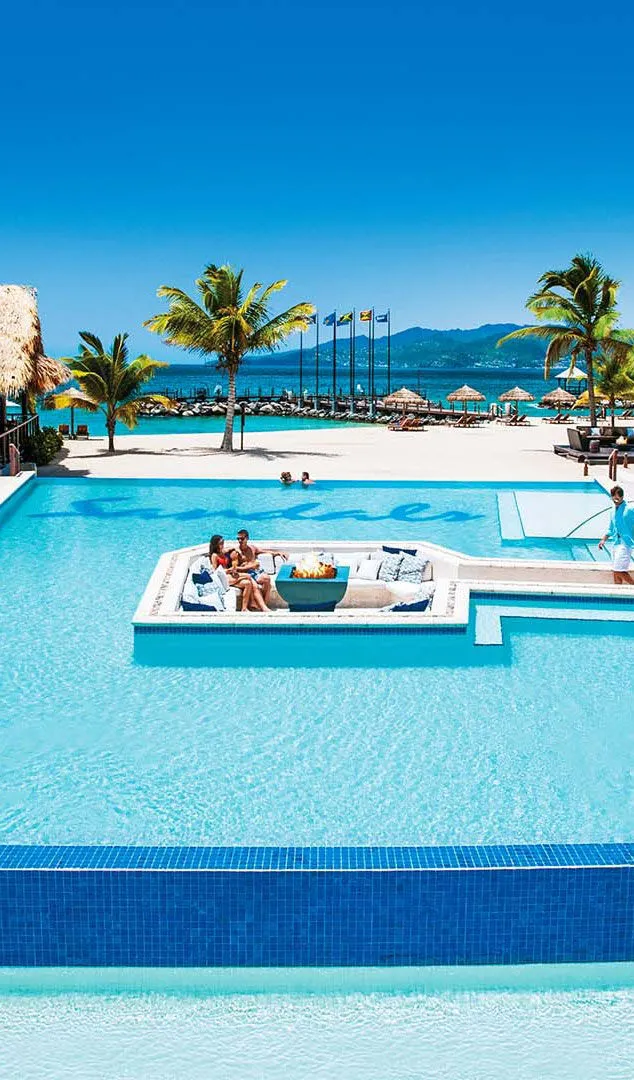 /img/1588-sandals-emerald-bay.webp