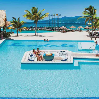 /img/1588-sandals-emerald-bay.webp