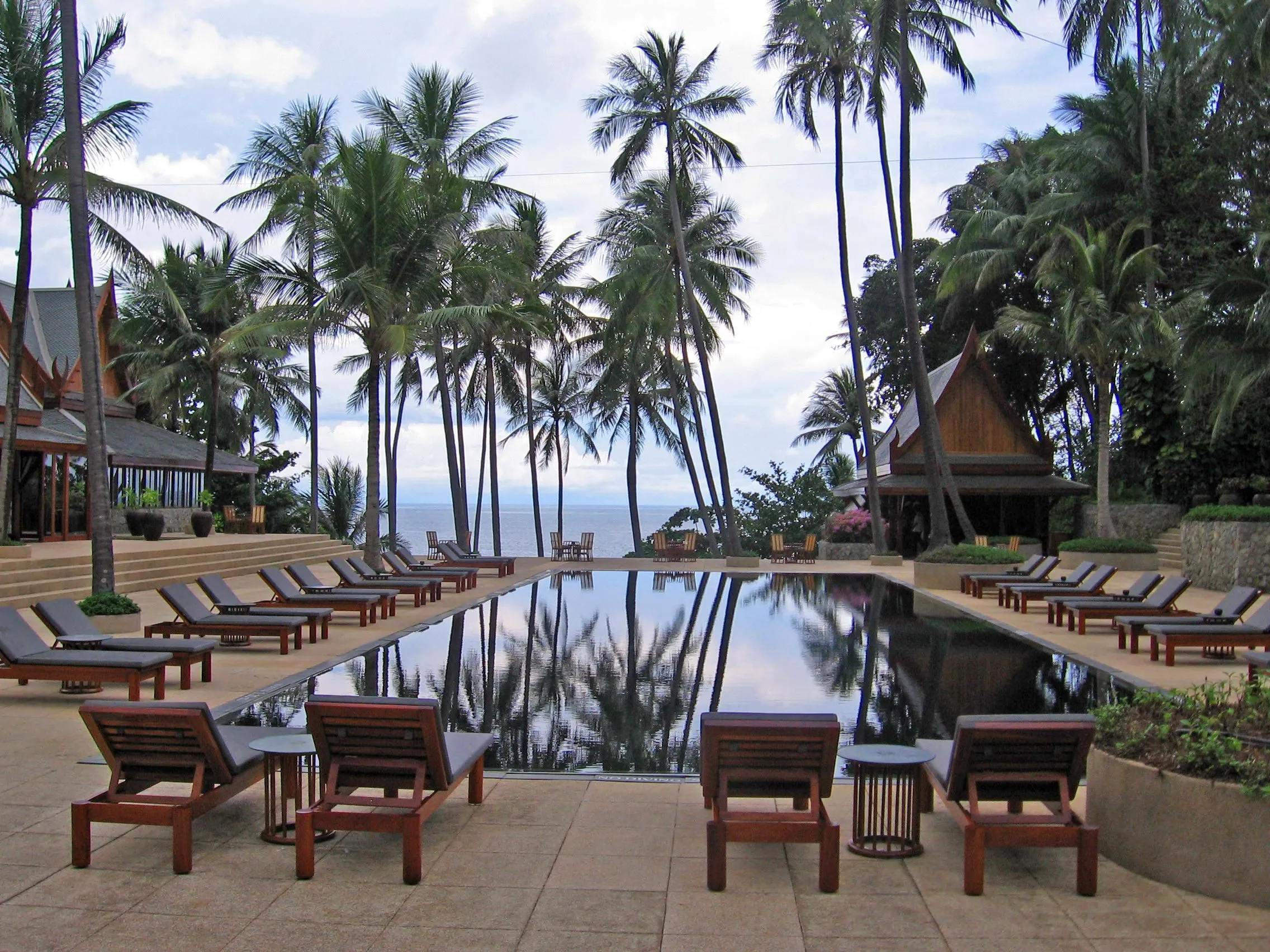 1592 thailand honeymoon dinner