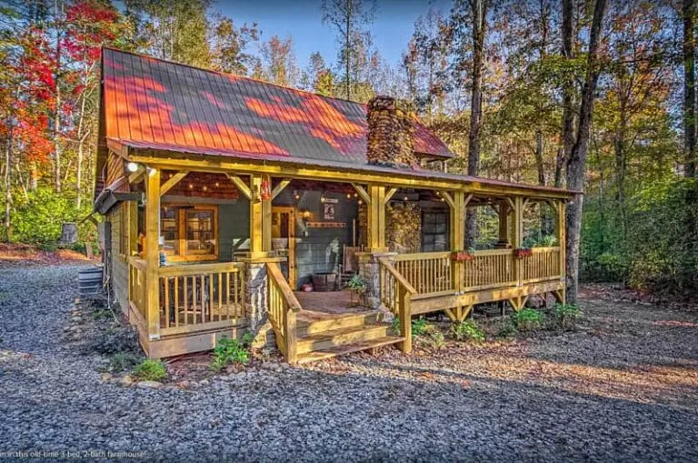 1639 helen ga honeymoon cabin bedroom