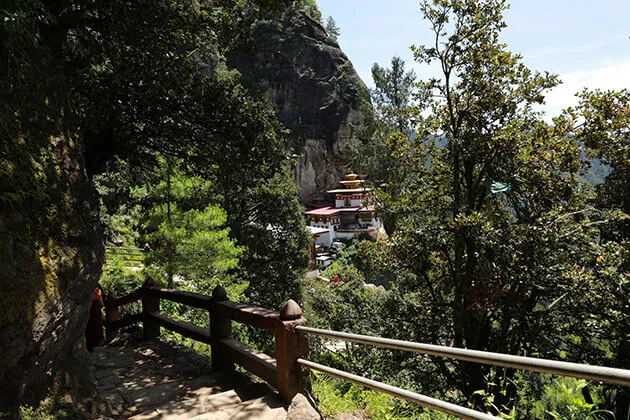 /img/1641-bhutan-scenic-view.webp