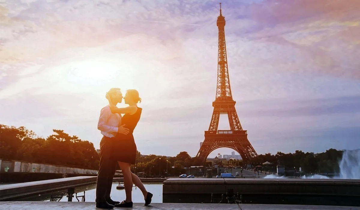 /img/1643-couple-travel.webp