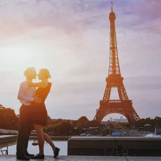 /img/1643-couple-travel.webp