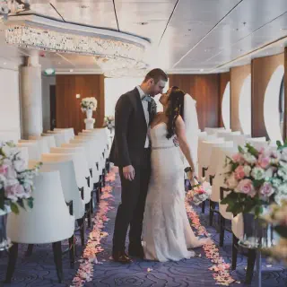 /img/1665-cruises-honeymoon-sharing-experience.webp