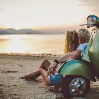/img/1673-honeymoon-abroad-beach.webp