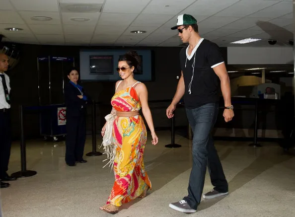 1735 kim kardashian honeymoon romantic dinner