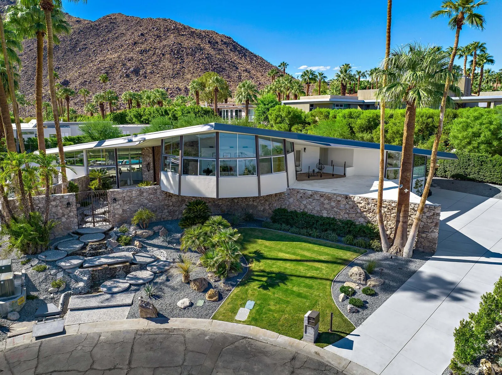 1737 elvis honeymoon house pool