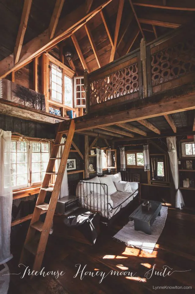1752 tree house honeymoon suite entrance
