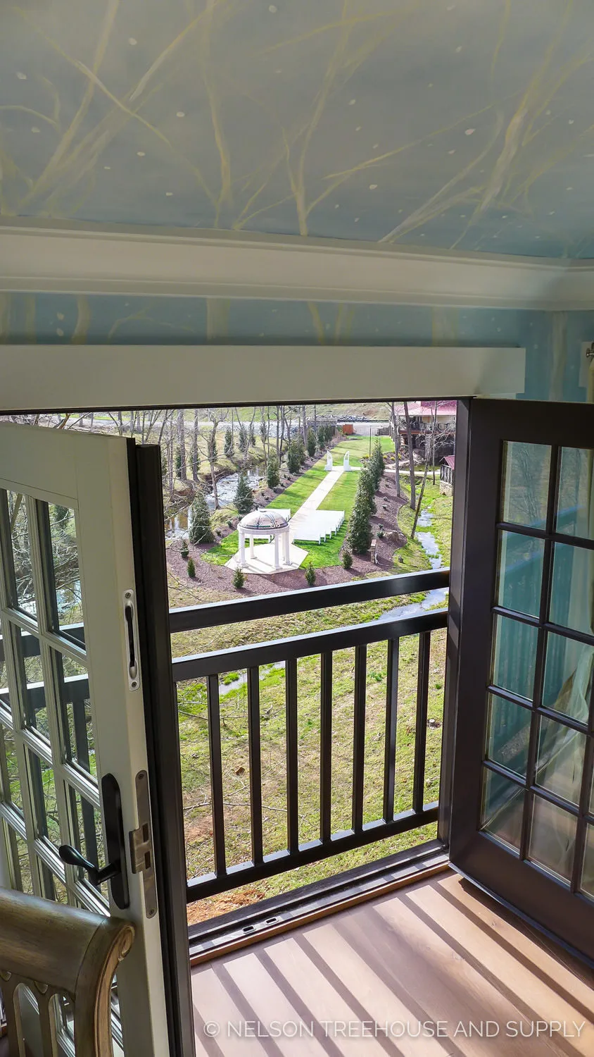 /img/1752-treehouse-suite-outdoor-activities.webp