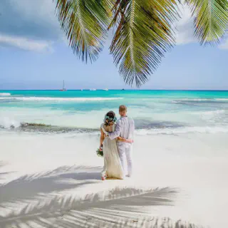 /img/1804-couple-travel.webp