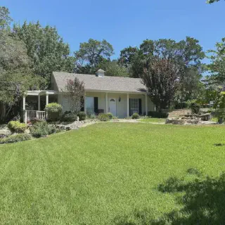 /img/1825-texas-honeymoon-cabin-activities.webp