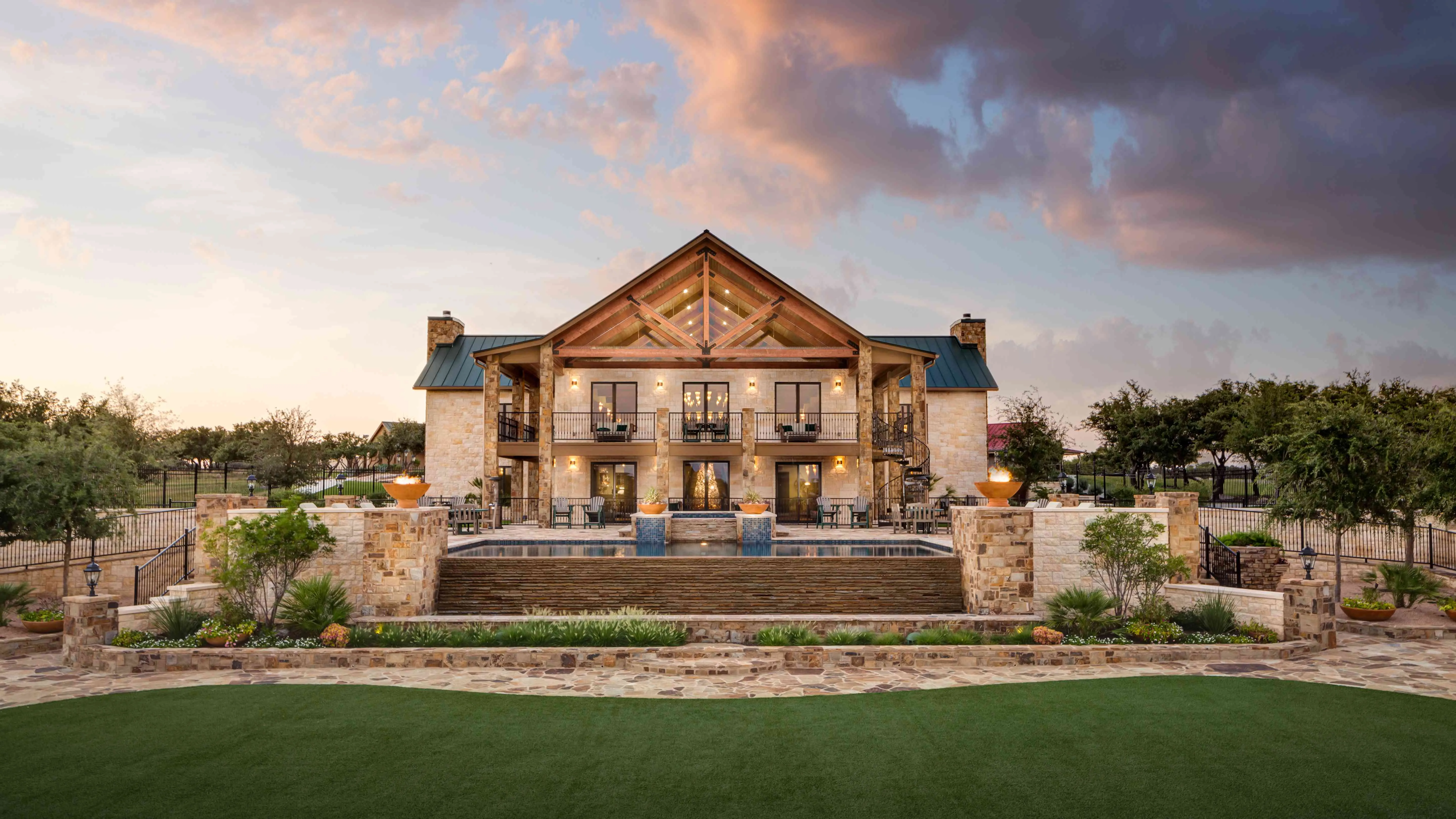 1825 texas honeymoon cabin hot tub