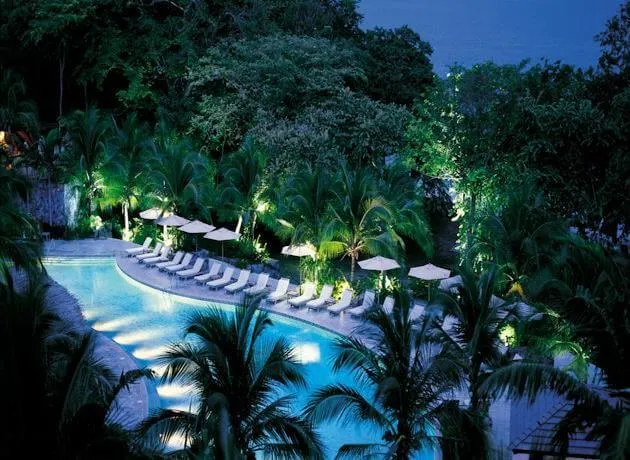 1830 couple beach costa rica