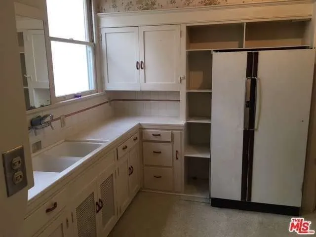 1856 property brothers kitchen
