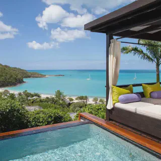 /img/1878-couple-resort-activities.webp