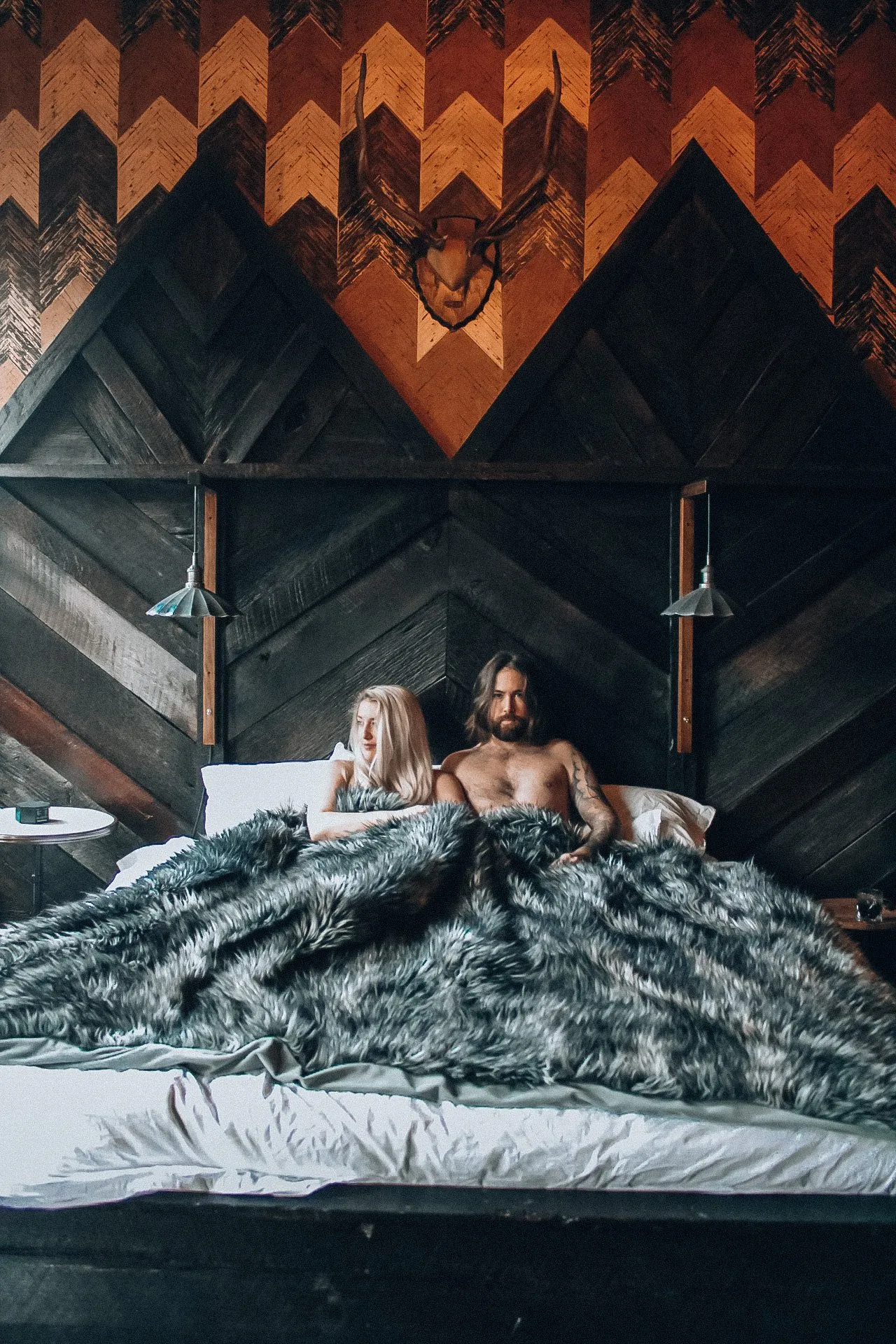 1905 romantic couple in hotel