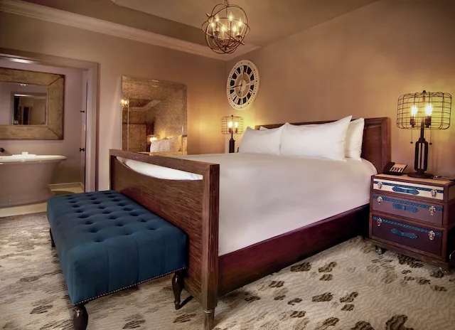 1913 las vegas honeymoon suite pool